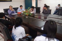 市关工委主任罗海清来校看望受扶助贫困生