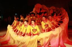 我校师生为高安市民举办周末文艺晚会