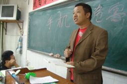 我校开始禁止学生在校园内使用手机