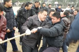老校区教师拔河比赛掠影
