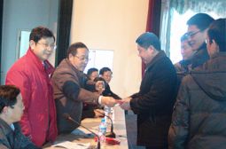 教工开学大会上一批教师受表彰