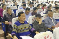 我校八届三次教代会召开（二）