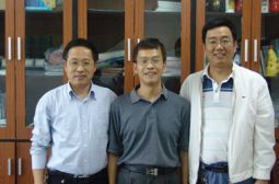 在美工作校友巢瑞安回母校看望