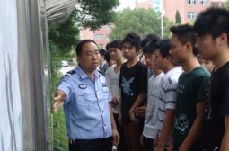 市公安局来校作禁毒宣传