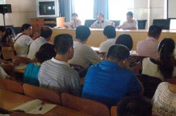 交流经验新老接力