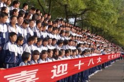 初三年级高唱红歌欢庆十八大