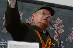 初一年级接受革命传统教育