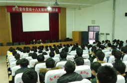 市关工委到我校宣讲十八大精神