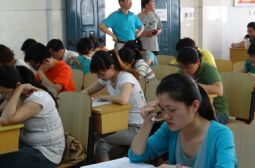 高中教师文化考试进行