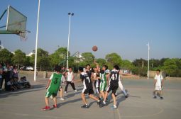 高一年级篮球联赛如火如荼