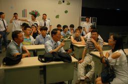 韩国黄池中学师生访问我校