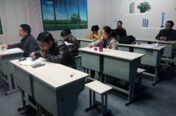 为提升教学水平，全组录像课学习