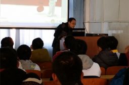 我校举行班级多媒体设备使用培训