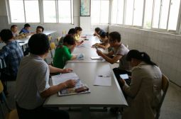 智慧火花的碰撞&mdash;记高中政治组教研活动