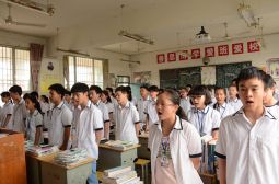 初三年级举行&ldquo;爱我高安，爱我校园&rdquo;合唱比赛