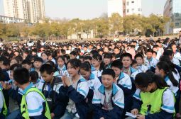 碧落校区举行2015-2016学年春季开学典礼