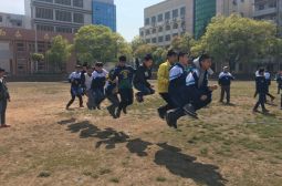 碧落校区初一年级开展跳绳大课间活动