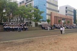 碧落校区初三年级组织师生拍毕业照