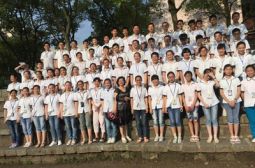 初二年级举办《中学生守则之歌》合唱比赛