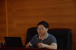 我校召开“两学一做”学习教育学先进听党课报告会