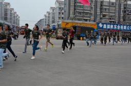 南浦校区开展高一新生军训拉练活动