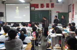 南浦校区全体班级召开“珍爱生命”主题班会