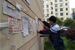 高二（23）班学雷锋志愿者在行动
