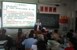 高二年级召开期中考试家长会