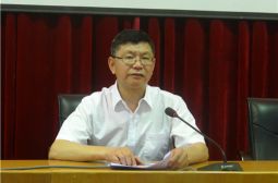 我校传达上级纪委精神严抓校纪师风
