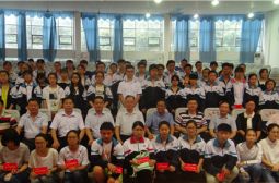 王峰将军莅临南浦校区出席中汽零森泽高安公司总裁温贤权扶贫助学亲情对接仪式