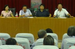 离退休教工为校庆献策献力