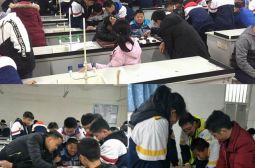 高安中学初中创新实验班开展丰富多彩的社团活动