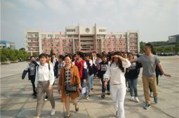 我校坚持开展“家校合作”助力学生成长