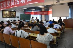 高安中学以文化考试促青年教师成长