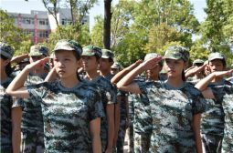 高安中学军训忙（一）