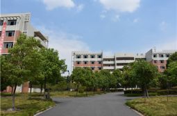高安中学上学年校园建设巡礼(一）