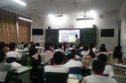 我校各年级各班召开&ldquo;食品安全与防疫宣传&rdquo;主题班会