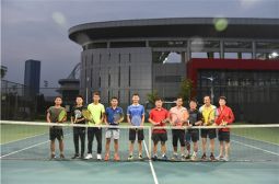 韩国黄池高中访问团与我校进行网球交流活动