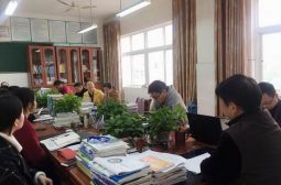 我校实验部举行期中考试质量分析会