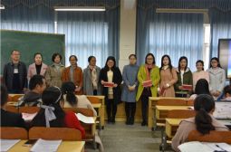 为加速青年教师成长搭建平台——我校举办新学年度“师徒结对”拜师仪式暨经验交流会