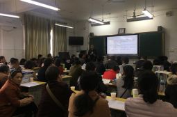 高二年级召开第一次家长会