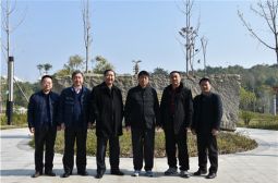 新余市政协校友访问母校