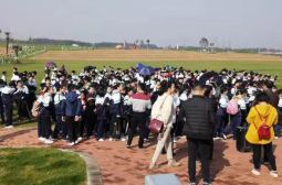 高安中学初中部开展了一场别开生面的春季研学活动