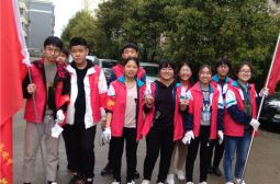 校团委开展学雷锋活动