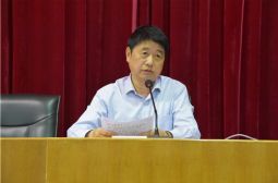 我校召开教工大会总结前半学期工作并分析期中考试质量