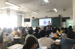 悉心呵护，科学培育，共同实现孩子的梦想————高二年级召开家长会