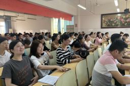 高安中学组织2019年高考考务培训会