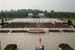 我校对新生进行安全知识教育