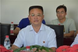 冯草根同志履新高安中学校长