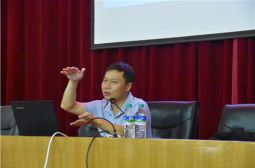 借石攻玉&mdash;&mdash;高安中学邀请湖南长郡中学罗清华教授举办教学管理和高三备考报告会